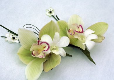 Аксессуар из цветов Б5982 - Салон цветов Белая орхидея в Омске