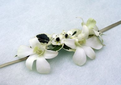 Аксессуар из цветов Б5983 - Салон цветов Белая орхидея в Омске